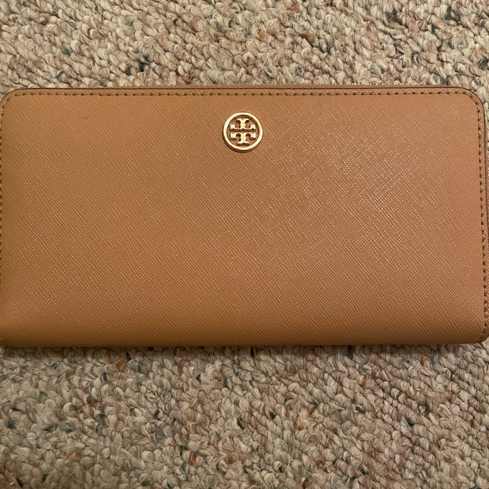 Tory Burch Robinson Continental Wallet